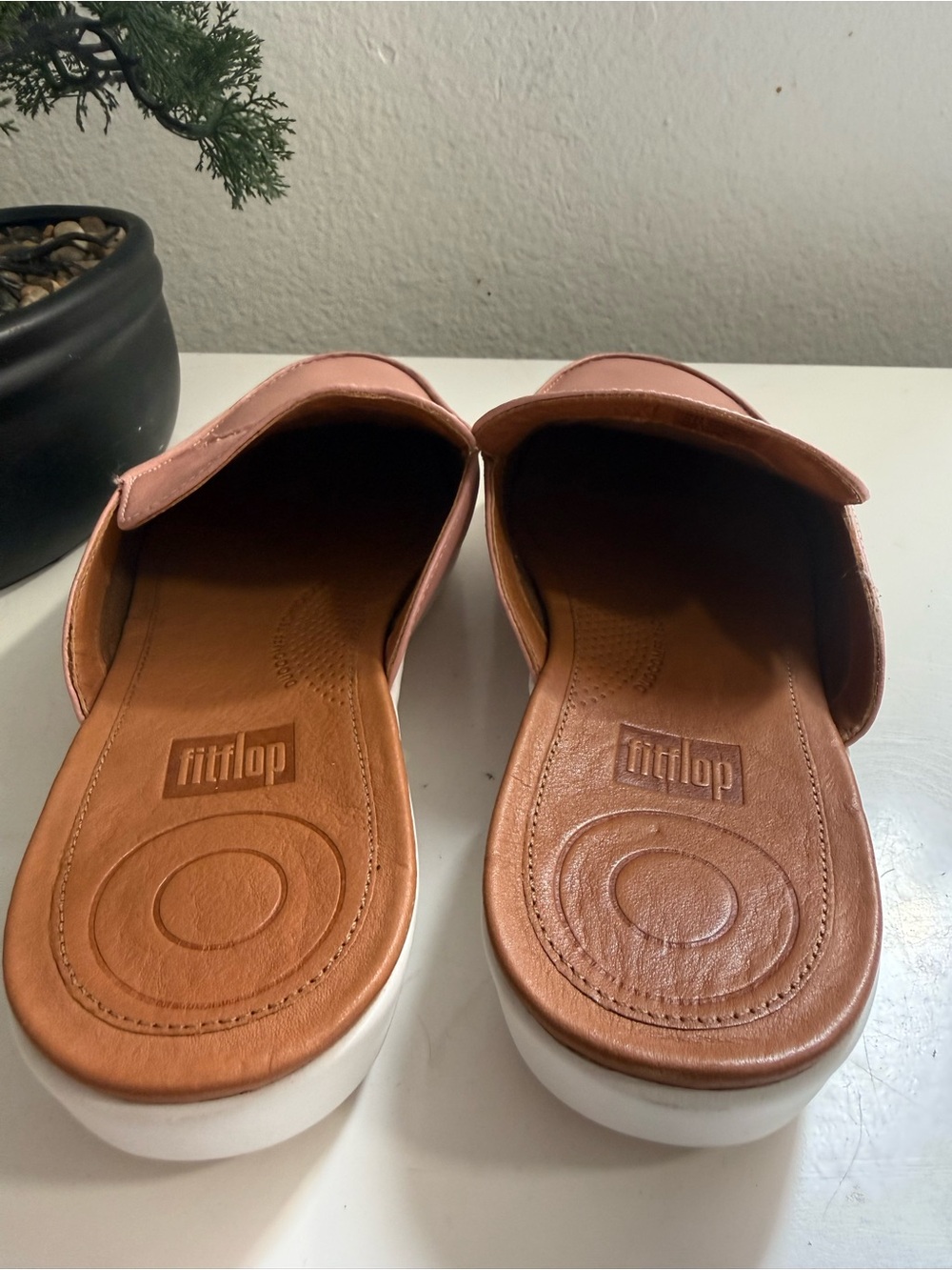 Fitflop serene mule size 8.5 Pink Leather Slip-On Mule with White Platform - Picture 4 of 8